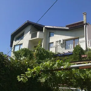 Elfi Guest house